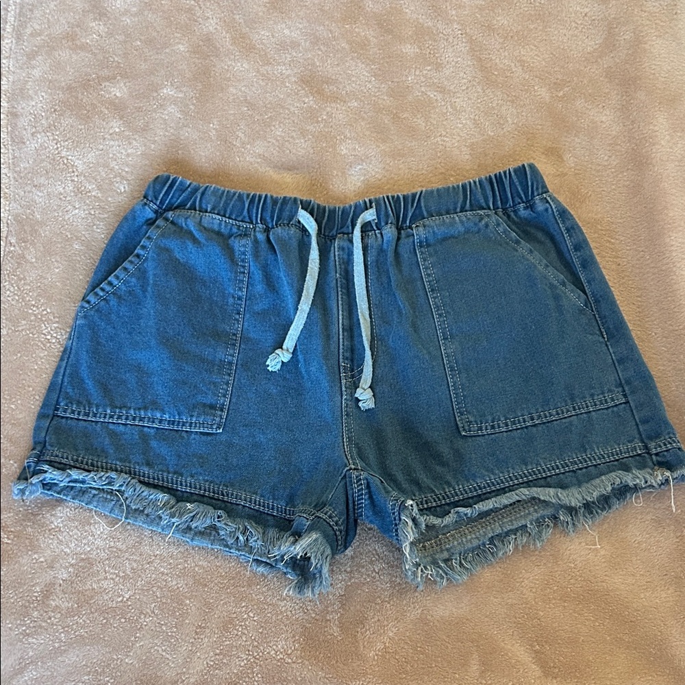SHEIN Denim Blue Frayed Hem Shorts